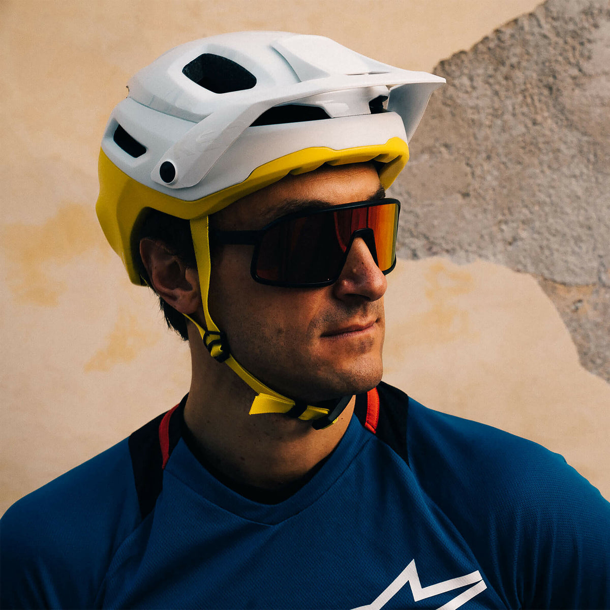 Pector ME-1 - white yellow matt  lifestyle